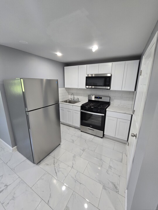 85 Hillside Ave in New Haven, CT - Building Photo