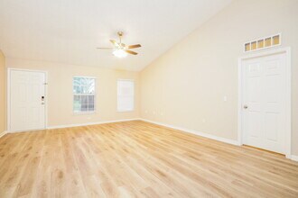 9361 Lockheed Ln in Jacksonville, FL - Building Photo - Building Photo