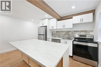 4968 King St in Beamsville, ON - Building Photo - Building Photo