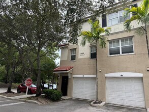 5800 W Sample Rd in Coral Springs, FL - Foto de edificio - Building Photo