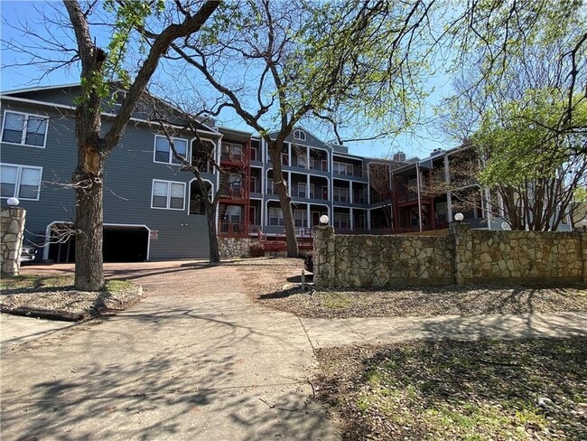 property at 2901 San Jacinto Blvd