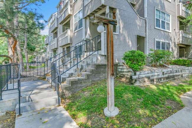 5704 W Asbury Pl