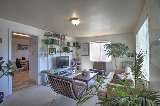 1949 Cascade Ave in Boulder, CO - Building Photo - Interior Photo