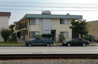 18458 S Normandie Ave in Gardena, CA - Foto de edificio - Building Photo