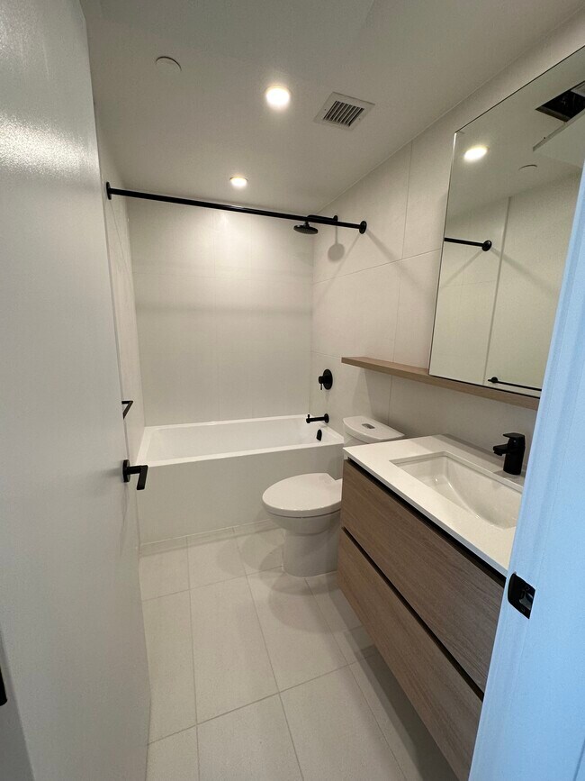 10448 University Dr in Surrey, BC - Building Photo - Building Photo