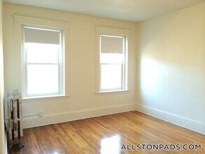 1334 Commonwealth Ave, Unit 26 in Boston, MA - Foto de edificio - Building Photo