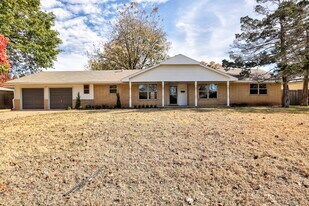 2709 Meadowbrook Dr in Norman, OK - Building Photo