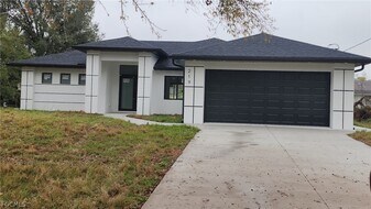219 Bell Blvd in Lehigh Acres, FL - Building Photo