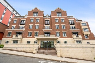 1496 Commonwealth Ave in Boston, MA - Foto de edificio - Building Photo