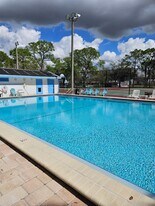 129 Camphor Cir, Unit F in Oldsmar, FL - Building Photo