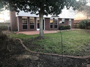 819 Fern Springs Ct in Houston, TX - Building Photo - Building Photo