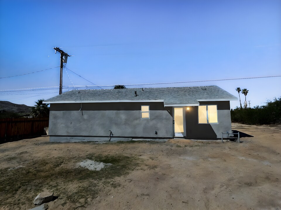 6104 Chia Ave in Twentynine Palms, CA - Building Photo