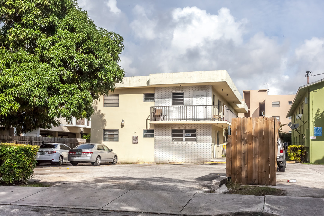 753 SW 5th St in Miami, FL - Building Photo