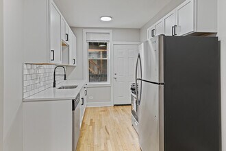 7373 N Damen Ave in Chicago, IL - Building Photo - Building Photo