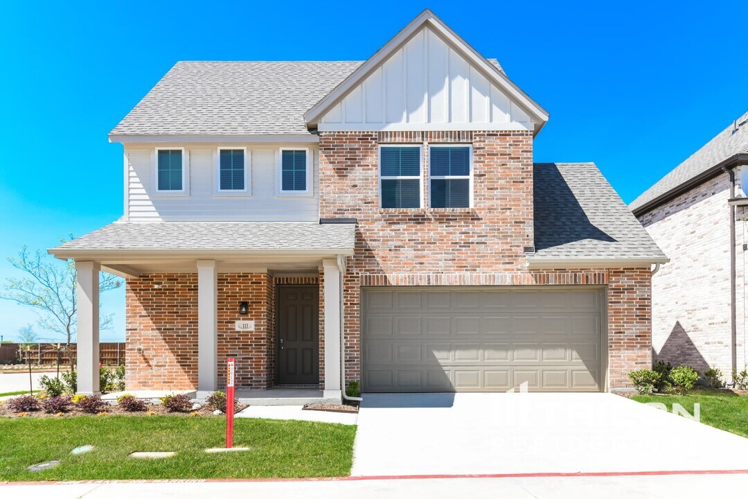 113 Bedford Cir in Saginaw, TX - Building Photo