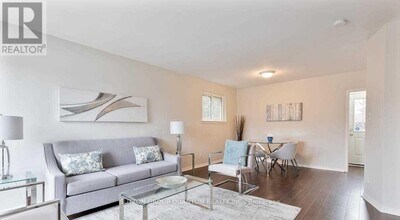 444 Seabourne Dr in Oakville, ON - Building Photo - Building Photo