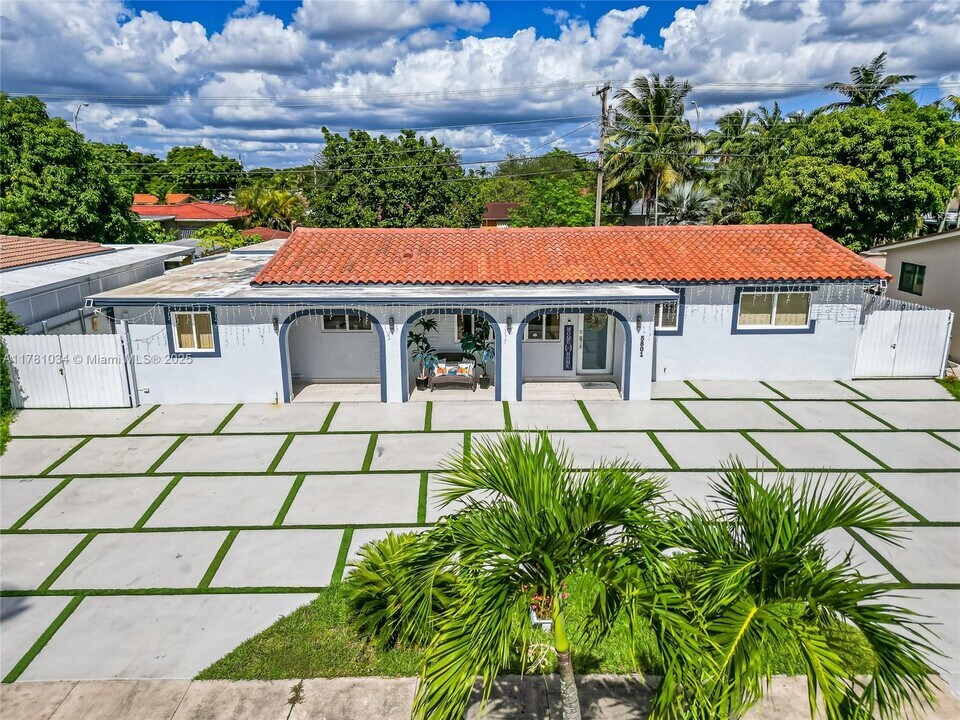 5801 NW 113th Terrace in Hialeah, FL - Building Photo