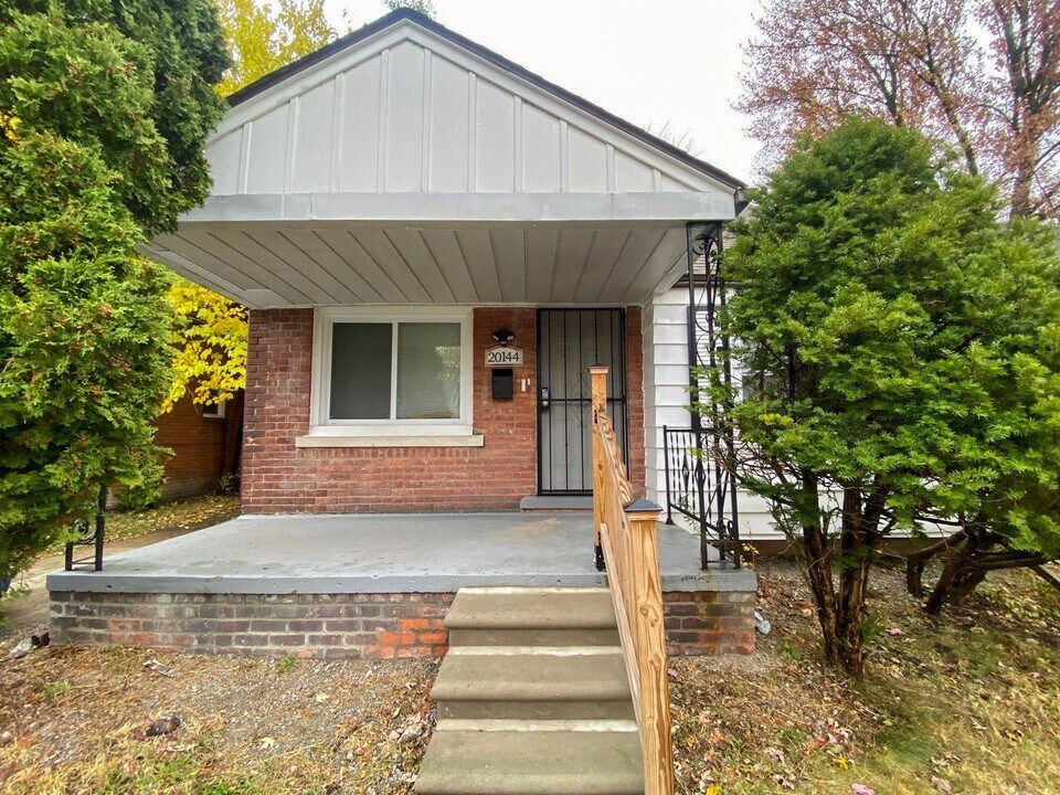 This beautifully updated 3-bedroom, 1-bath single-family home is ready for move-in! in Detroit, MI - Building Photo