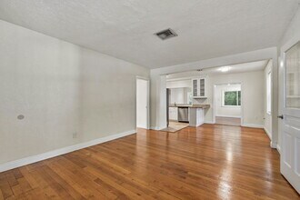 2701 S Manhattan Ave in Tampa, FL - Foto de edificio - Building Photo