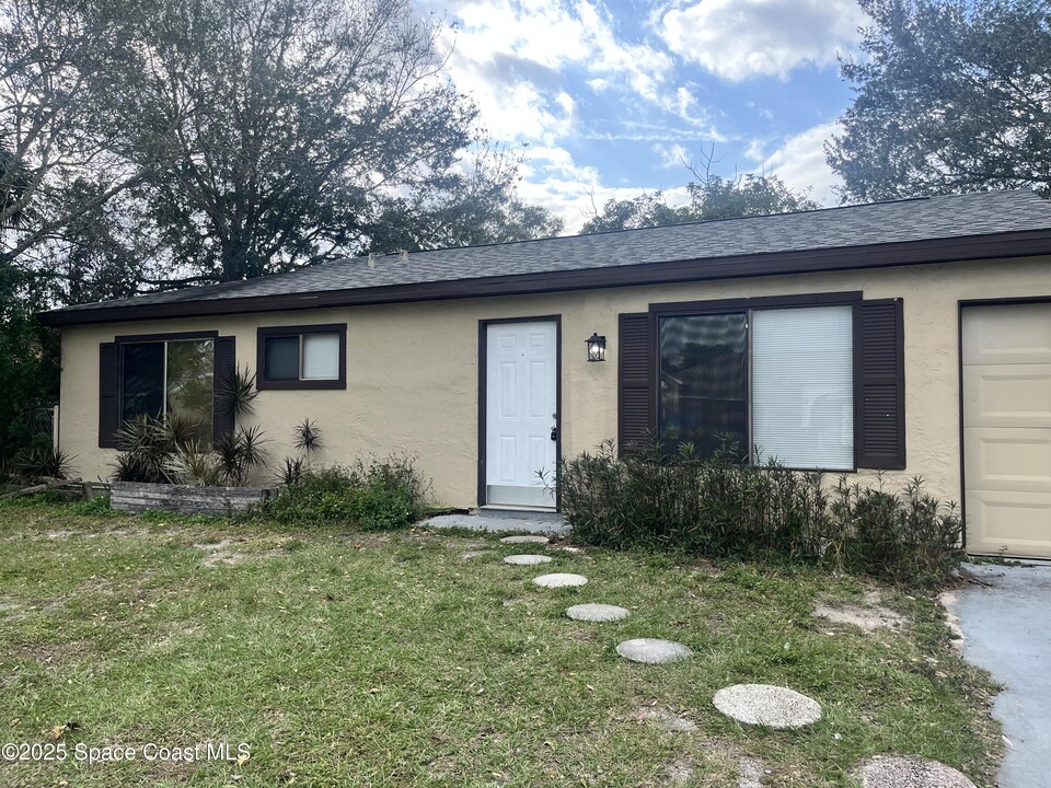 770 Azure Ave NE in Palm Bay, FL - Building Photo