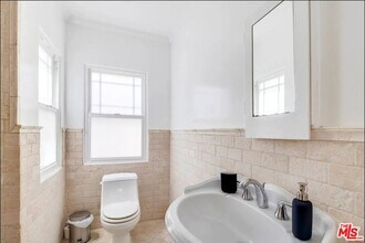 1130 Chelsea Ave in Santa Monica, CA - Building Photo - Building Photo