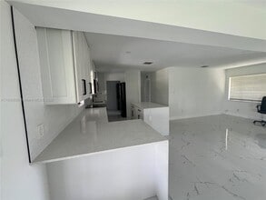 11755 SW 37th St in Miami, FL - Building Photo - Building Photo