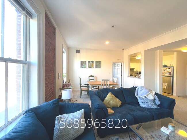 14 Davis Ave, Unit 3A in Brookline, MA - Building Photo - Building Photo