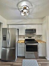 2371 NW 33rd St in Oakland Park, FL - Foto de edificio - Building Photo