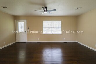 225 S Walnut St in Oologah, OK - Building Photo - Building Photo