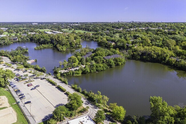 5512 E Lake Dr in Lisle, IL - Building Photo - Building Photo
