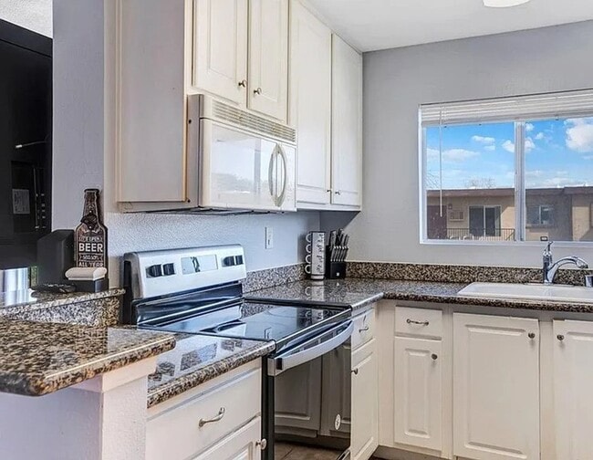 620 E Lexington Ave in El Cajon, CA - Foto de edificio - Building Photo