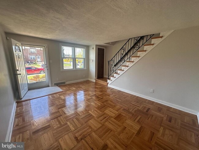 property at 2204 Lynn Blvd