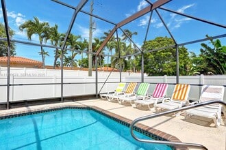 947 Washington St in Hollywood, FL - Foto de edificio - Building Photo