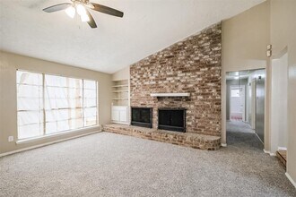10007 Towne Brook Ln in Sugar Land, TX - Foto de edificio - Building Photo