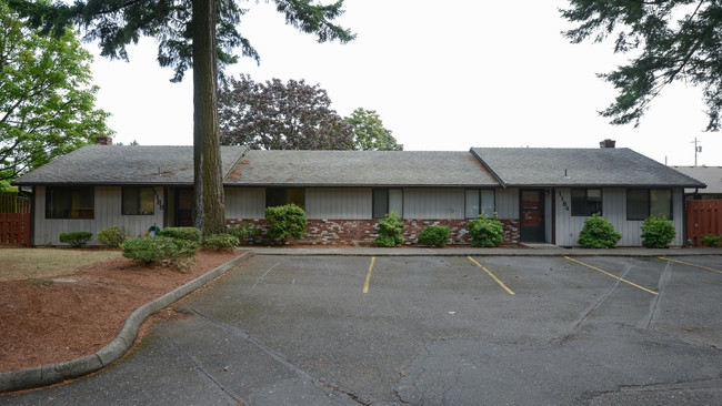 Gateway Park in Portland, OR - Foto de edificio - Building Photo