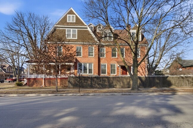 2001 Orrington Ave in Evanston, IL - Building Photo - Building Photo