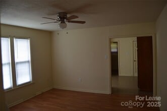 208 Wilson St in Statesville, NC - Building Photo - Building Photo