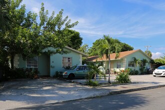 412-418 Conniston Rd in West Palm Beach, FL - Building Photo - Building Photo