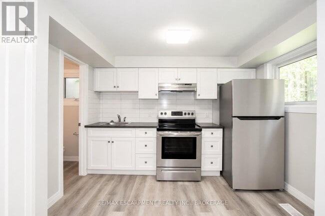 property at 34 Highcourt Crescent
