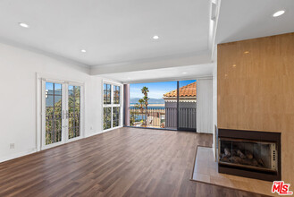 6220 Pacific Ave in Los Angeles, CA - Foto de edificio - Building Photo