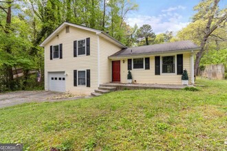 3337 Oak Dr SW in Snellville, GA - Foto de edificio - Building Photo