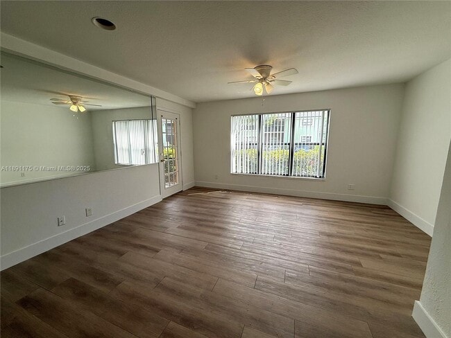 4039 NW 87th Ave in Sunrise, FL - Building Photo - Building Photo