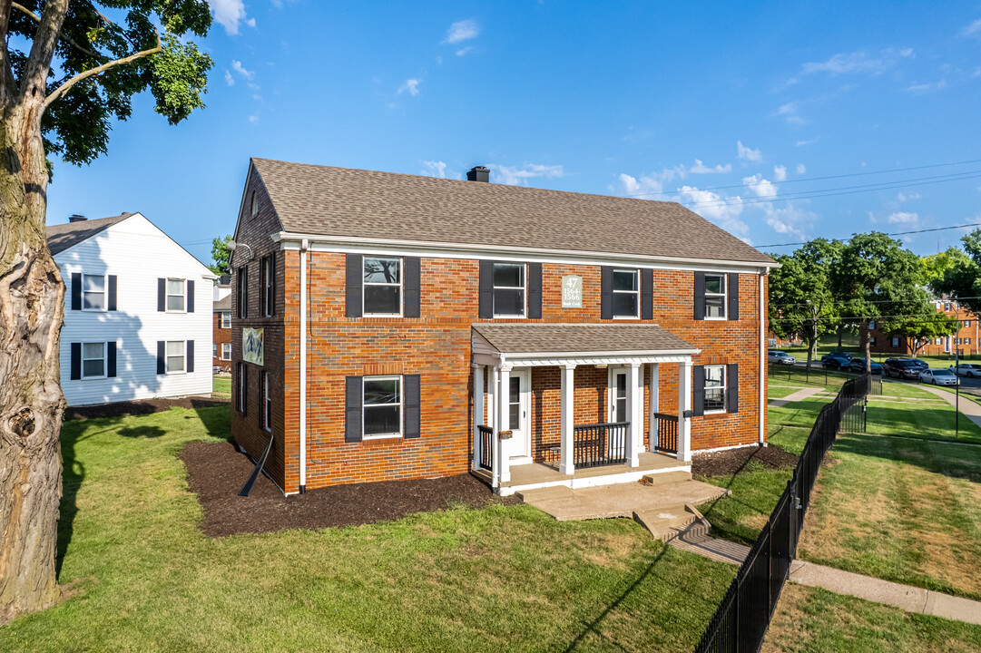 Plaza East Townhomes and Apartments in Kansas City, MO - Foto de edificio