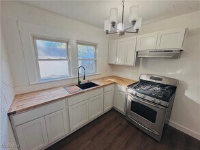 308 Cole Ave in Akron, OH - Foto de edificio - Building Photo