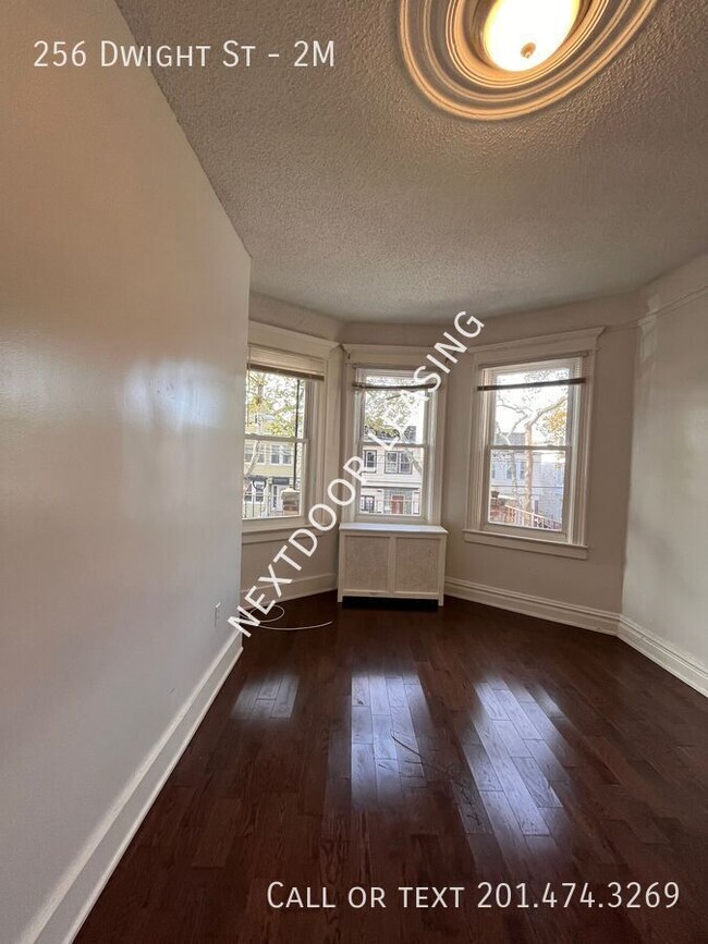 256 Dwight St in Jersey City, NJ - Building Photo - Building Photo