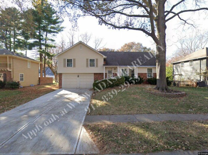 9832 Walmer St in Overland Park, KS - Building Photo
