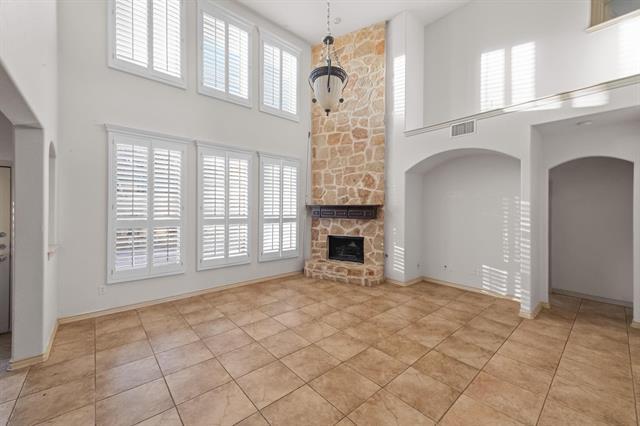 10001 Thurman Rd in Fort Worth, TX - Foto de edificio - Building Photo