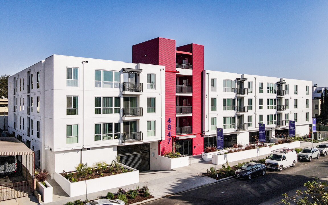 Lido Apartments - 4847 Oakwood in Los Angeles, CA - Building Photo