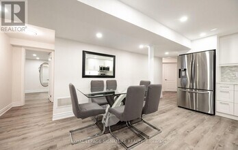 5615 Heatherleigh Ave in Mississauga, ON - Building Photo - Building Photo