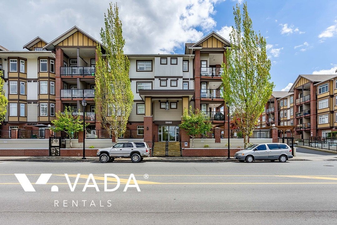5660-201A 201A St in Langley, BC - Building Photo